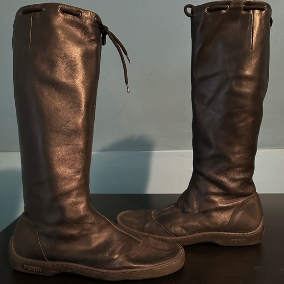 FENDI Woman’s Dark Black Leather Boots size 9